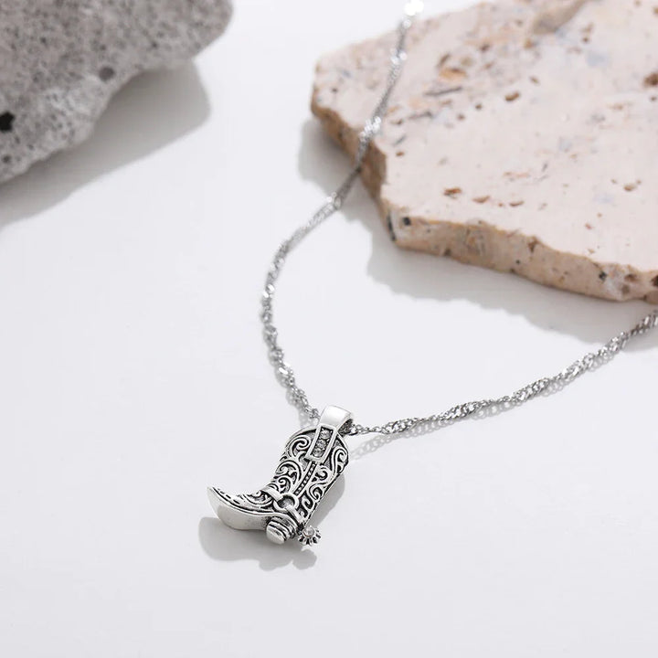 REGAL RANCHER NECKLACE