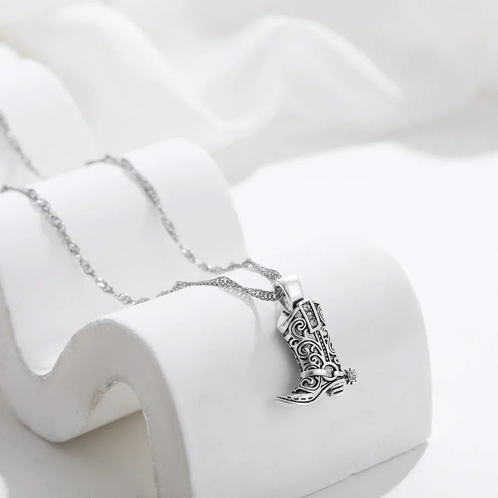 REGAL RANCHER NECKLACE