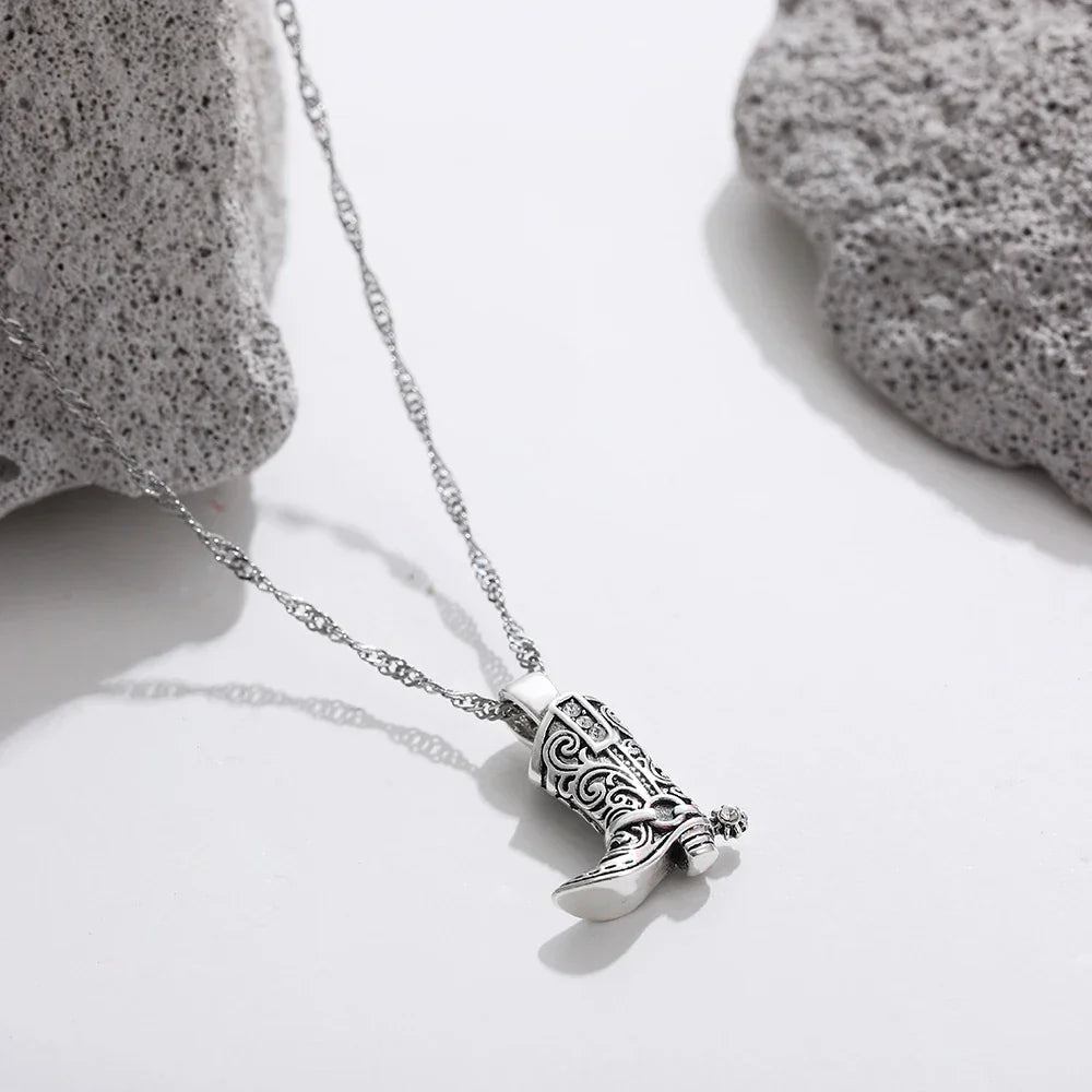 REGAL RANCHER NECKLACE