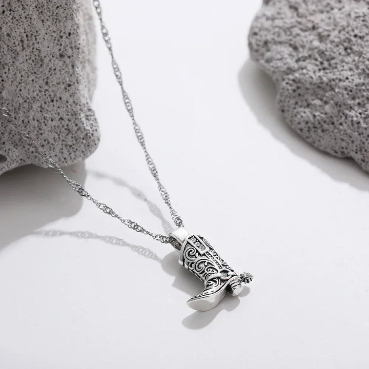 REGAL RANCHER NECKLACE