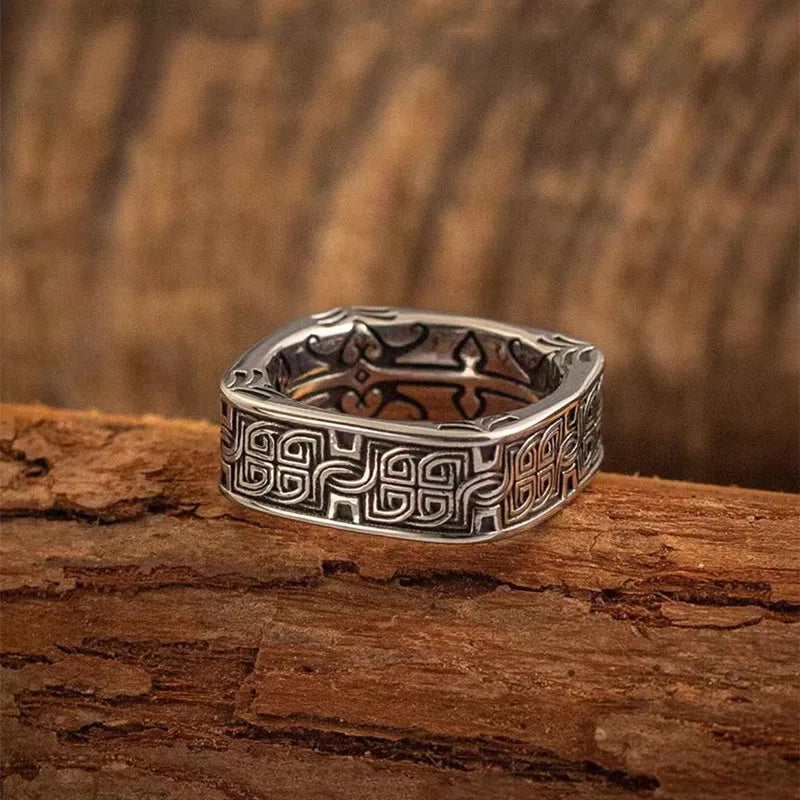 RAGNAR SIGNET RING