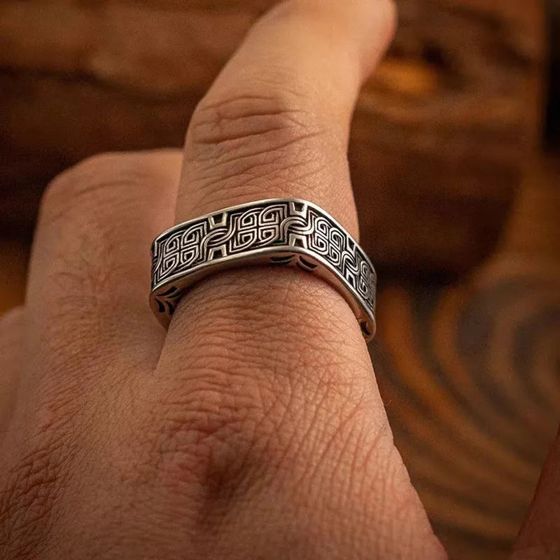 RAGNAR SIGNET RING