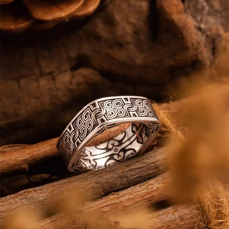 RAGNAR SIGNET RING
